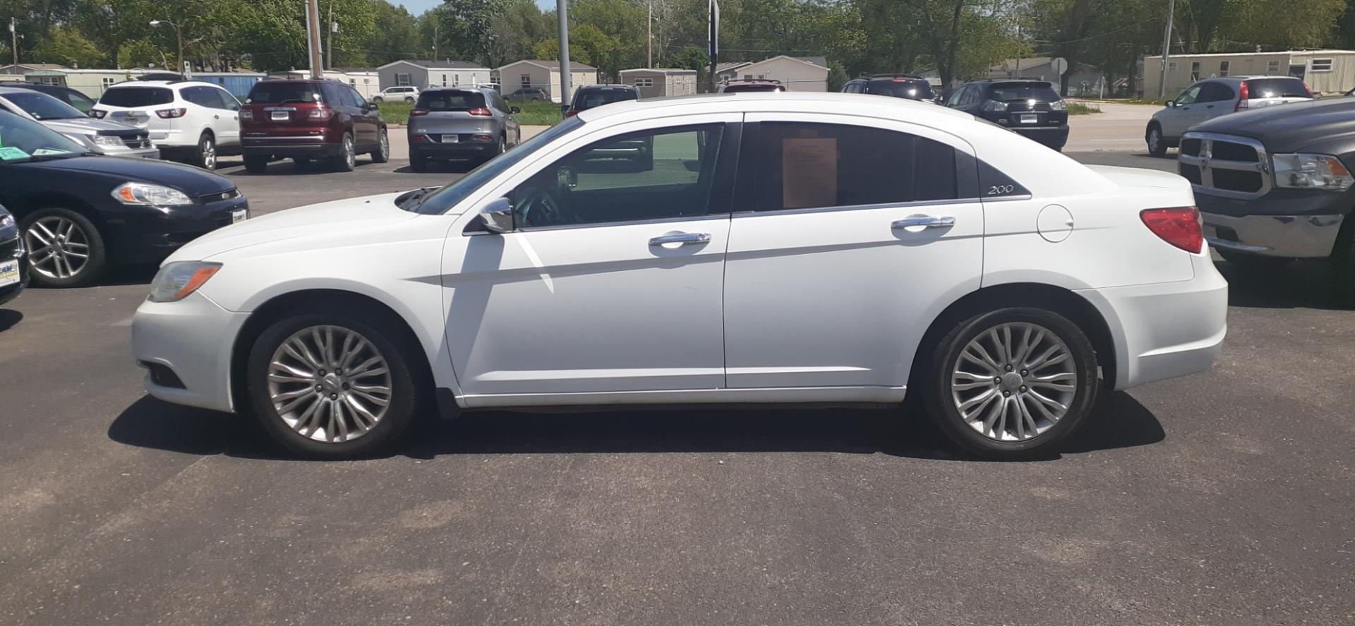 2011 Chrysler 200 (1C3BC2FG5BN) with an 3.6L V6 DOHC 24V engine, Automatic transmission, located at 2015 Cambell Street, Rapid City, SD, 57701, (605) 342-8326, 44.066433, -103.191772 - Photo#0